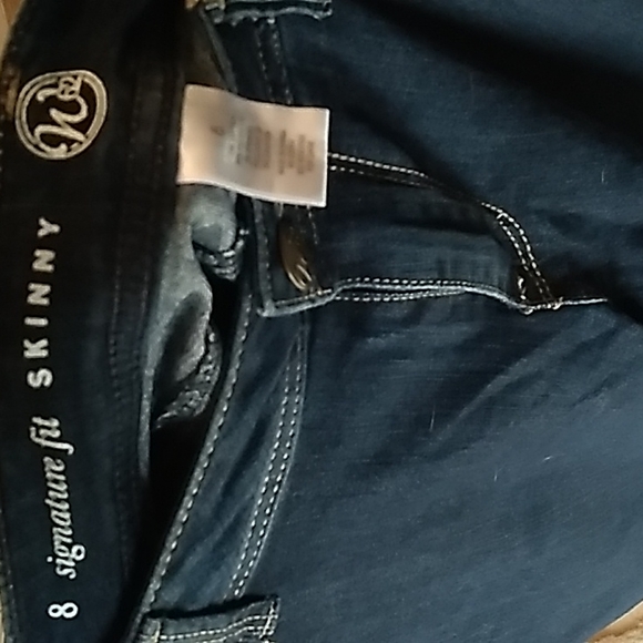 Ladies size 8 dark jeans skinny signature fit by Old Navy - Picture 3 of 3